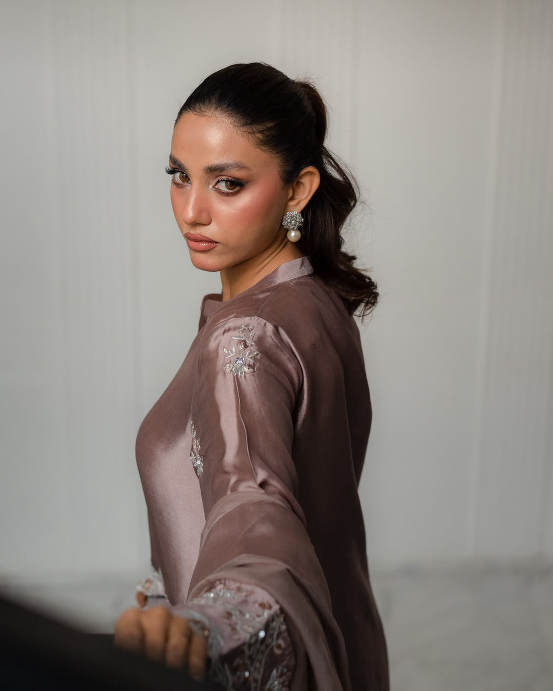 Taupe Muse