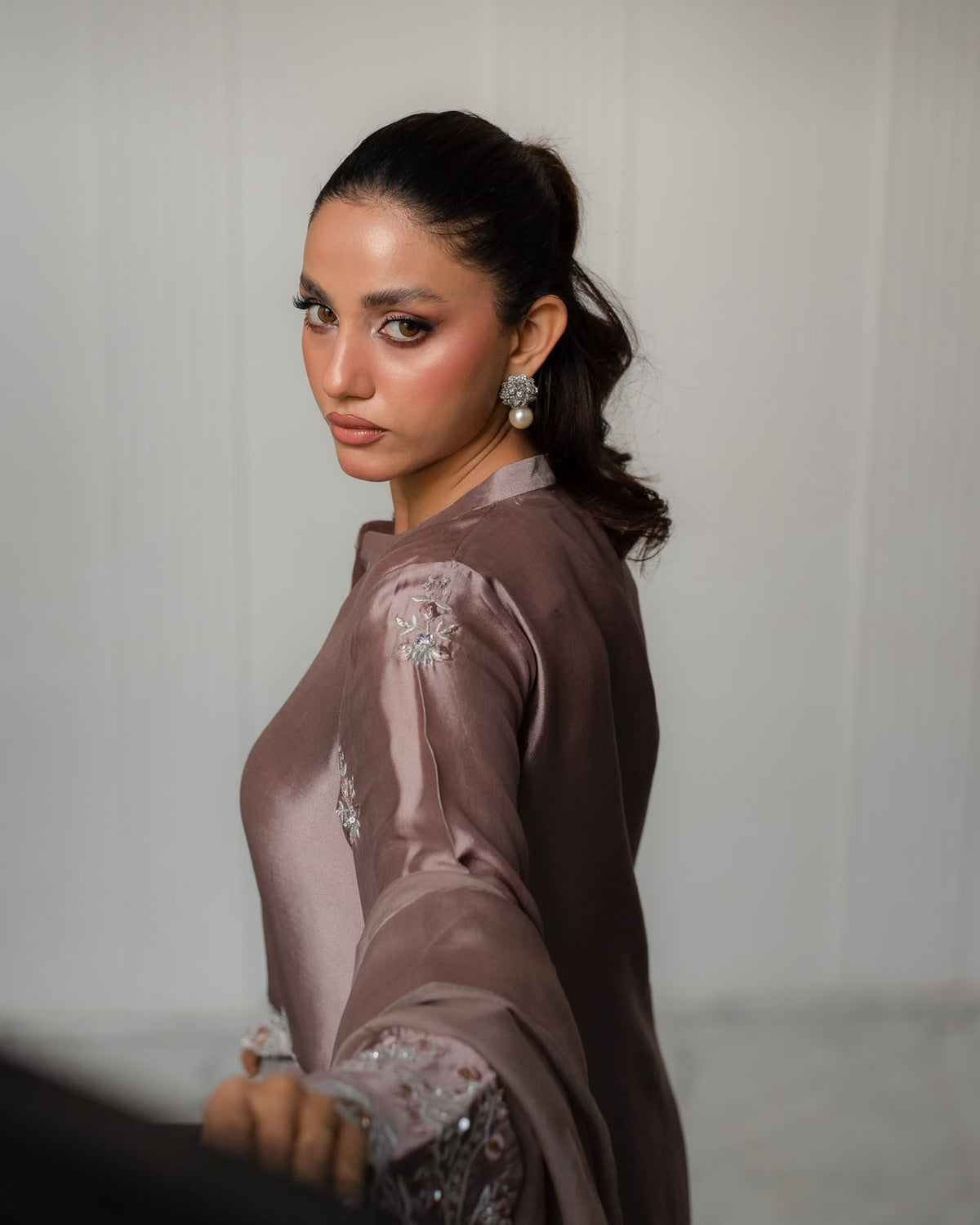 Taupe Muse