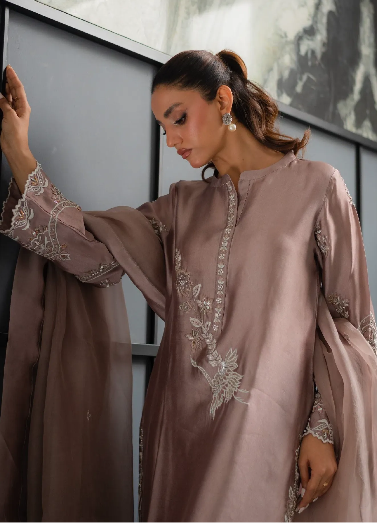 Taupe Muse